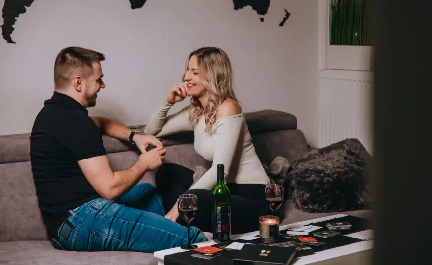 Gra, która łączy. Jak „Gra w Relacje” pomaga budować bliskość i rozmawiać naprawdę