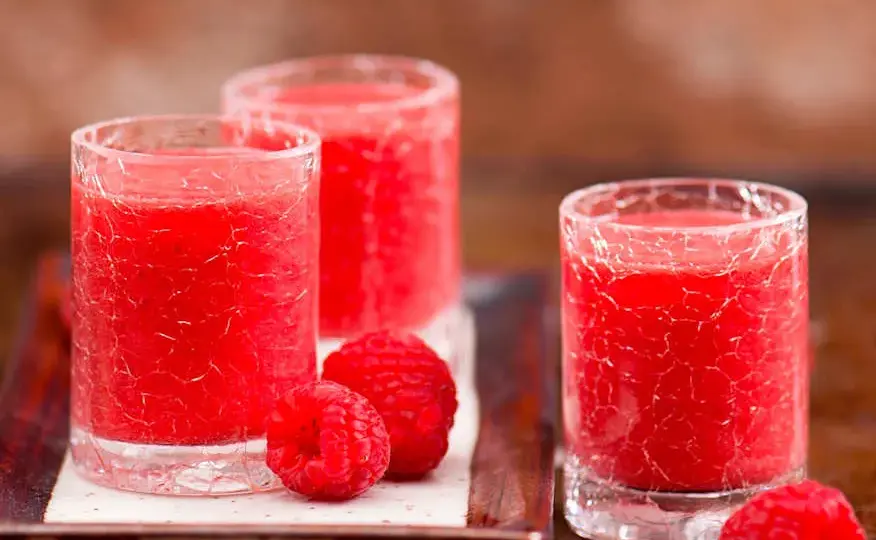 Najlepsze drinki z soplicą malinową, które zachwycą Twoich gości