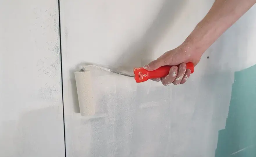 Dlaczego grunt na elewacji schnie zbyt długo i jak to naprawić