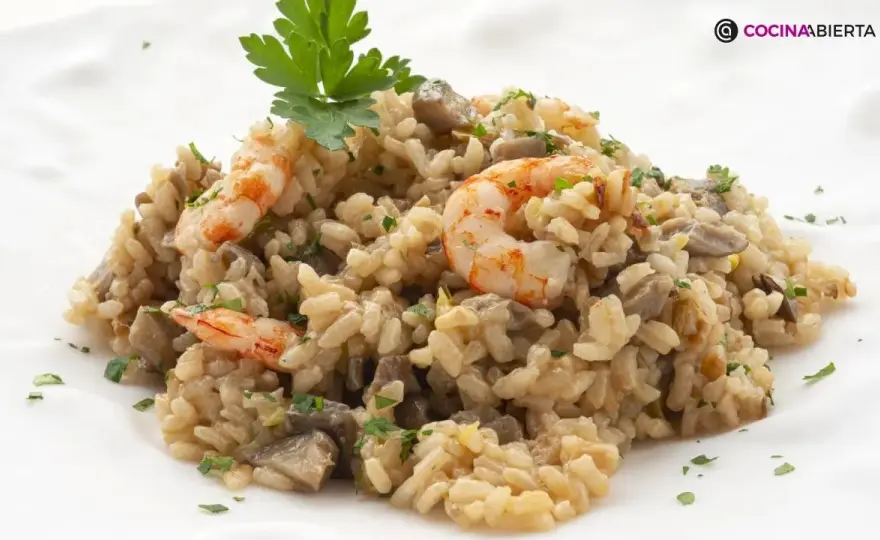 Arroz con setas y gambas congeladas: receta rápida y deliciosa