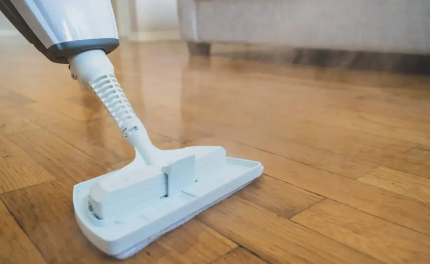 Czy mop parowy nadaje się do parkietu? Bezpieczne czyszczenie drewnianych podłóg
