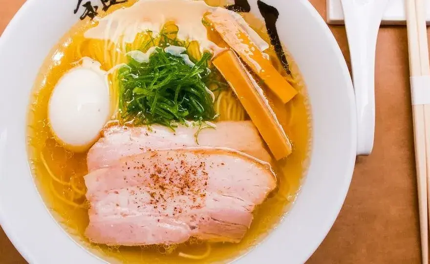 Ile kalorii ma ramen? Zaskakujące różnice w kaloryczności!
