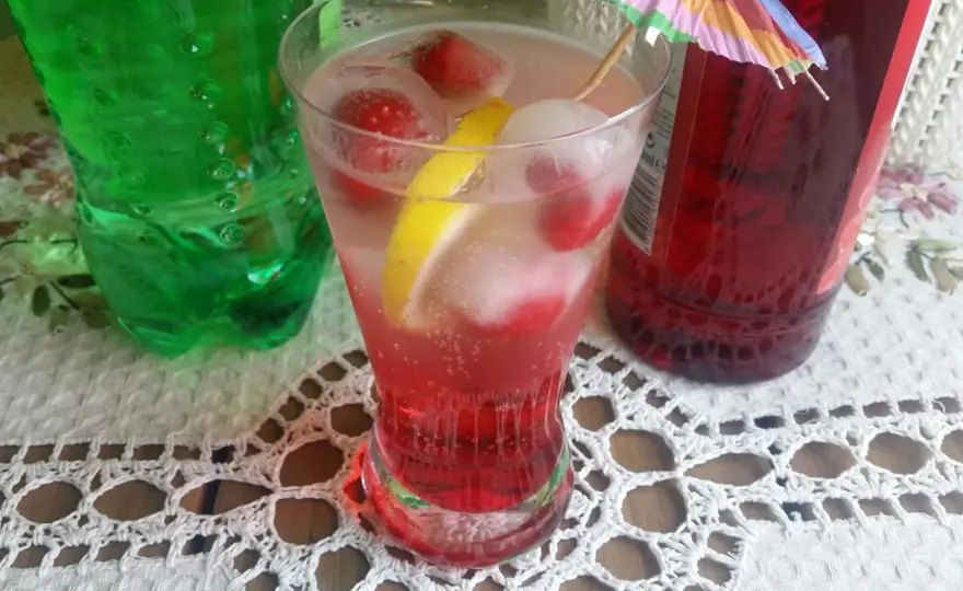 Najlepsze drinki z grenadiną i sprite, które zaskoczą Twoich gości