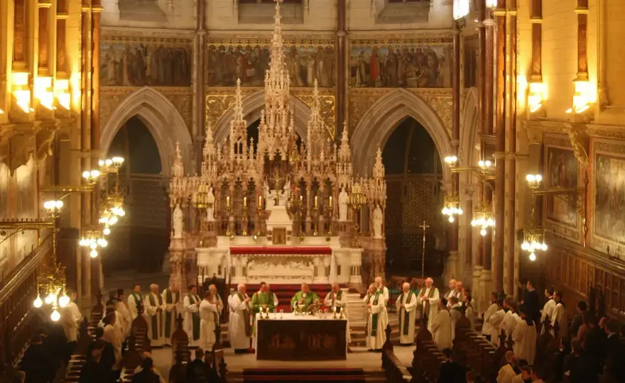 Czym jest msza gregoriańska? Definicja, historia i znaczenie w liturgii