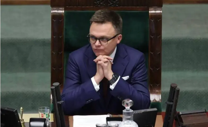 Czy Szymon Hołownia był księdzem? Prawda o jego drodze duchowej