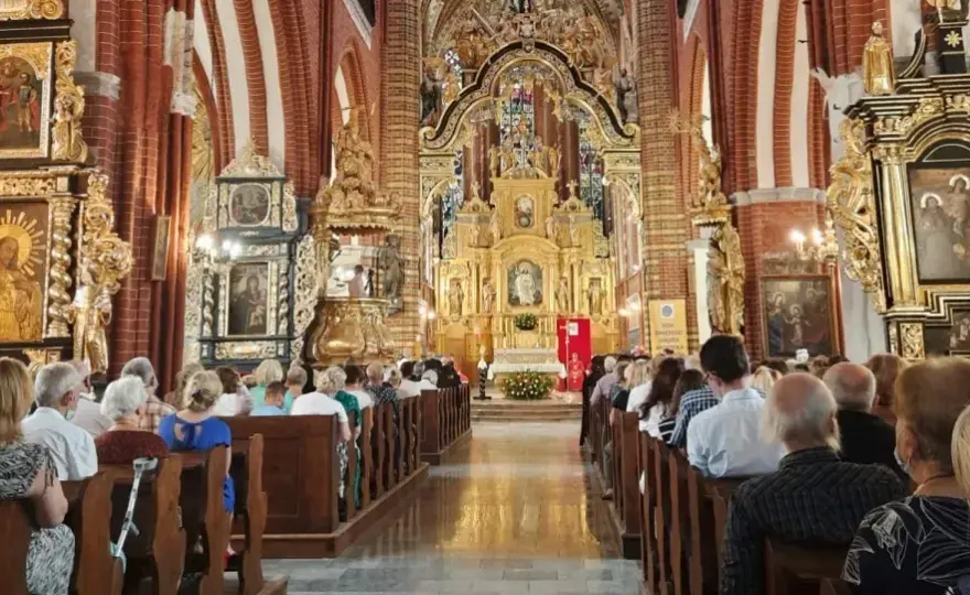 Czym różni się sanktuarium od kościoła? Odkryj zaskakujące różnice