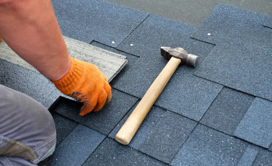 Czym uszczelnić dach? Skuteczne materiały i metody na przecieki