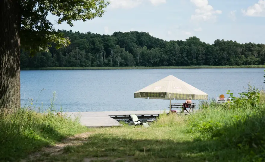 Wypoczynek nad jeziorem Lubuskie - idealne miejsca na relaks i zabawę