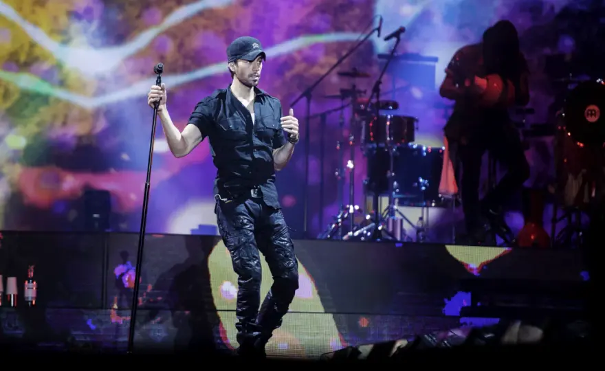 Ile trwa koncert Enrique Iglesiasa? Zaskakujące fakty o czasie trwania
