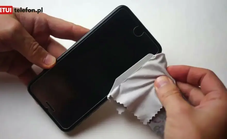 Jak bezpiecznie zdjąć szkło hartowane z aparatu iPhone bez uszkodzeń