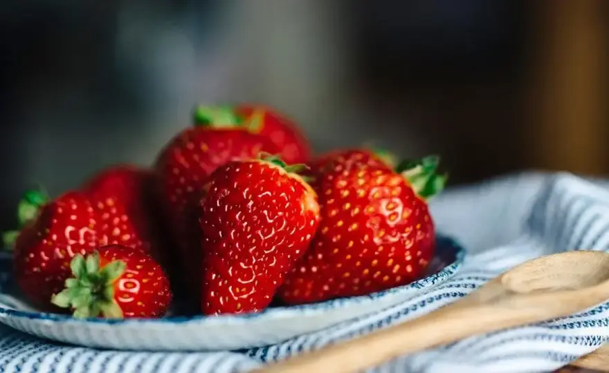 Co oznacza sen o truskawkach? Odkryj jego tajemnice i znaczenie