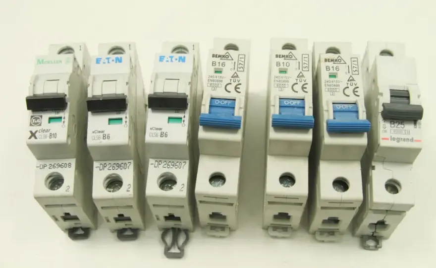 Bezpiecznik B25 – ile kW mocy? Unikaj niebezpiecznych awarii elektrycznych