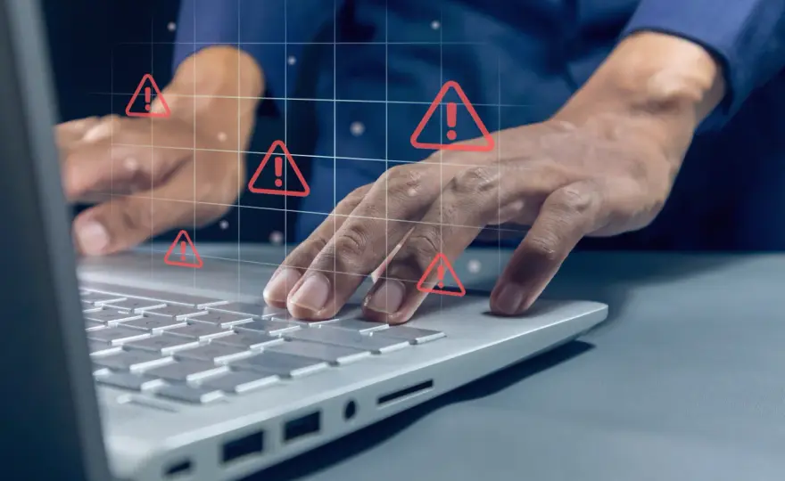 Zachowaj rozwagę w sieci: jak podejmować przemyślane decyzje online