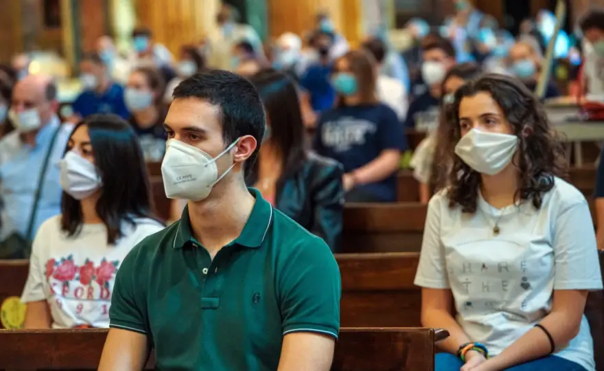 Co się dzieje podczas mszy? Kluczowe elementy i ich znaczenie