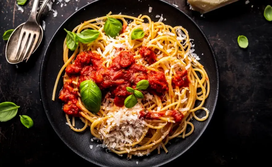 Jak zrobić sos do spaghetti z passaty, który zachwyci smakiem