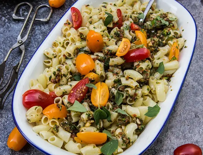 Pesto na zimno czy ciepło? Odkryj najlepsze sposoby podawania