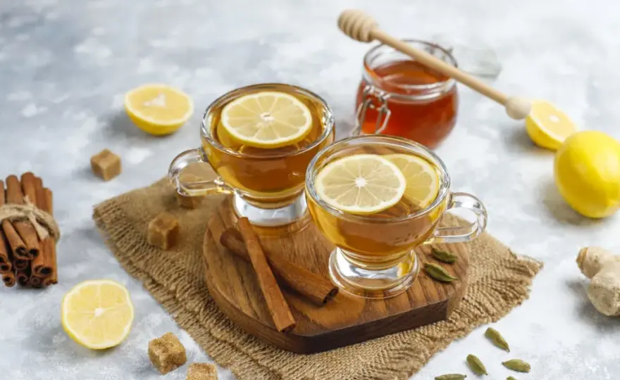 Jak zrobić aromatyczną herbatę zimową: najlepszy przepis na rozgrzanie