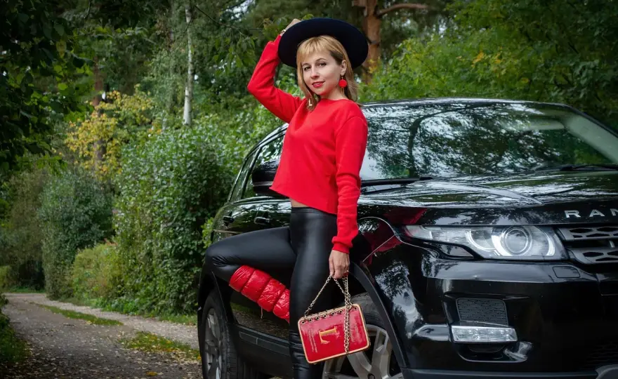 Moda: Jak stylizować legginsy i bieliznę modelującą