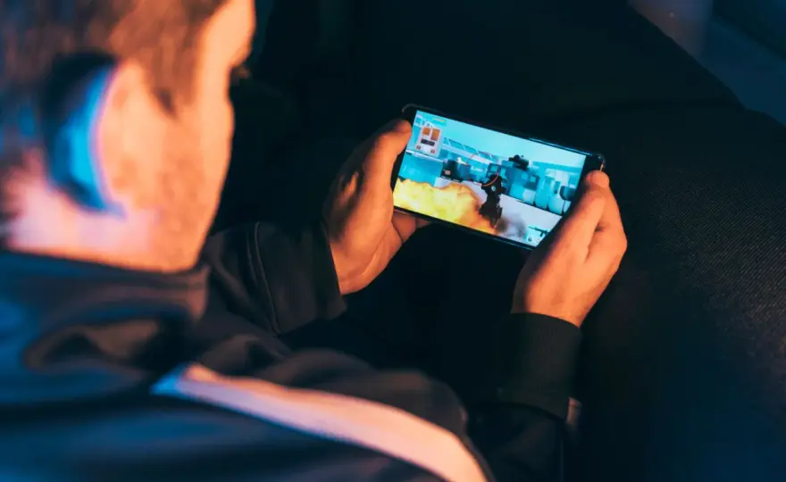 Psychologia stojąca za konstrukcją gier mobilnych: Co nas przyciąga do gry?