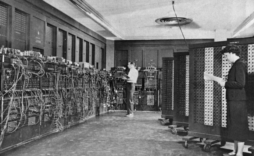 W którym roku wynaleziono komputer? Odkryj jego fascynującą historię