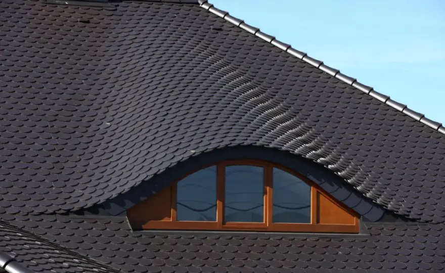 Dachówki ceramiczne w rybią łuskę: poznaj najlepszy sposób układania