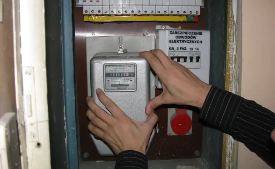 Gdzie zgłosić kradzież prądu Energa i uniknąć konsekwencji