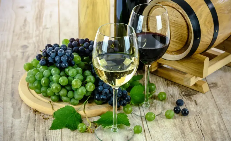 Jak zrobić wino wytrawne – krok po kroku do perfekcyjnego smaku