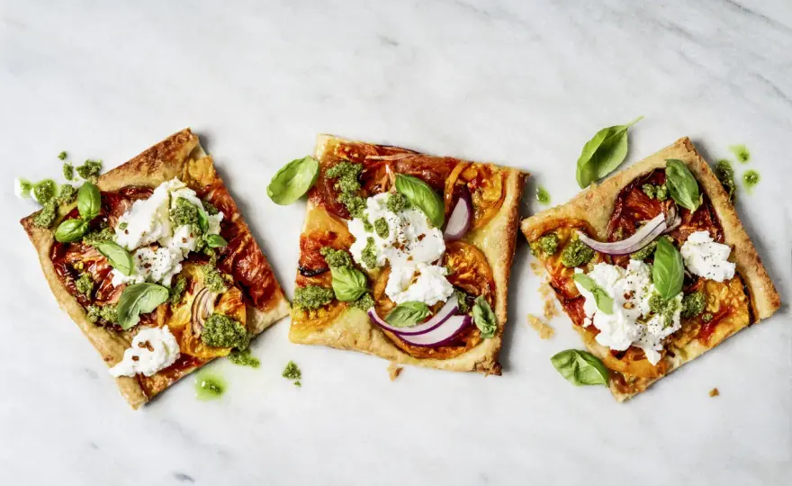Domowy przepis na fit pizzę z patelni - oszczędź 300 kcal już dziś!