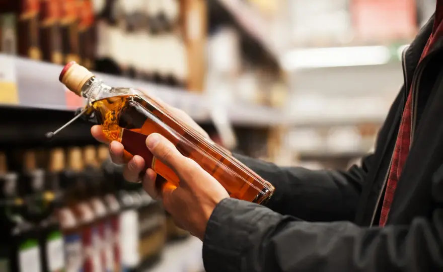 Ile można przewieźć alkoholu z Bułgarii? Poznaj ważne limity i zasady