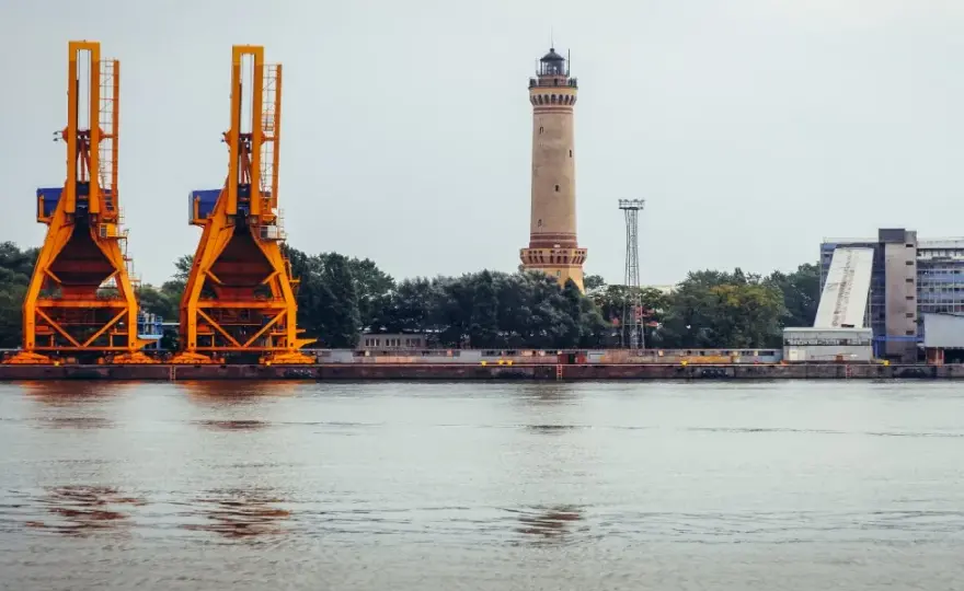Jak długo płynie prom z Świnoujścia do Ystad? Sprawdź czas rejsu