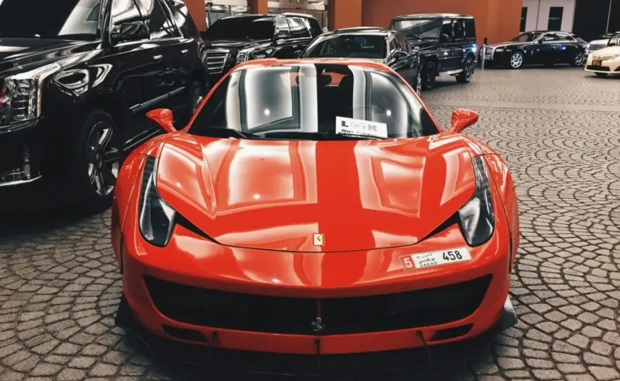 Ile kosztuje nowe ferrari? Ceny modeli i co wpływa na ich wartość