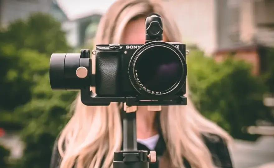 Najlepsze spoty reklamowe: 5 inspirujących przykładów i analiza