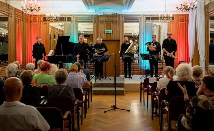 Kwintet dęty blaszany - poznaj instrumenty i ich rolę w muzyce