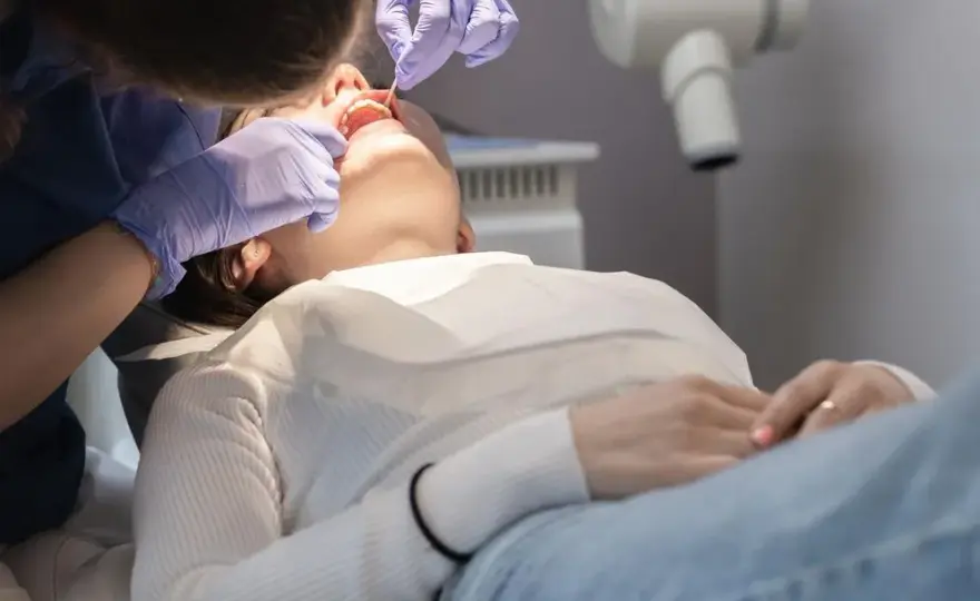 Czy dentysta wystawi L4? Kiedy zwolnienie od stomatologa jest ważne?