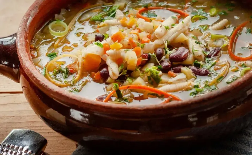 Minestrone Rezept - So gelingt die perfekte italienische Suppe