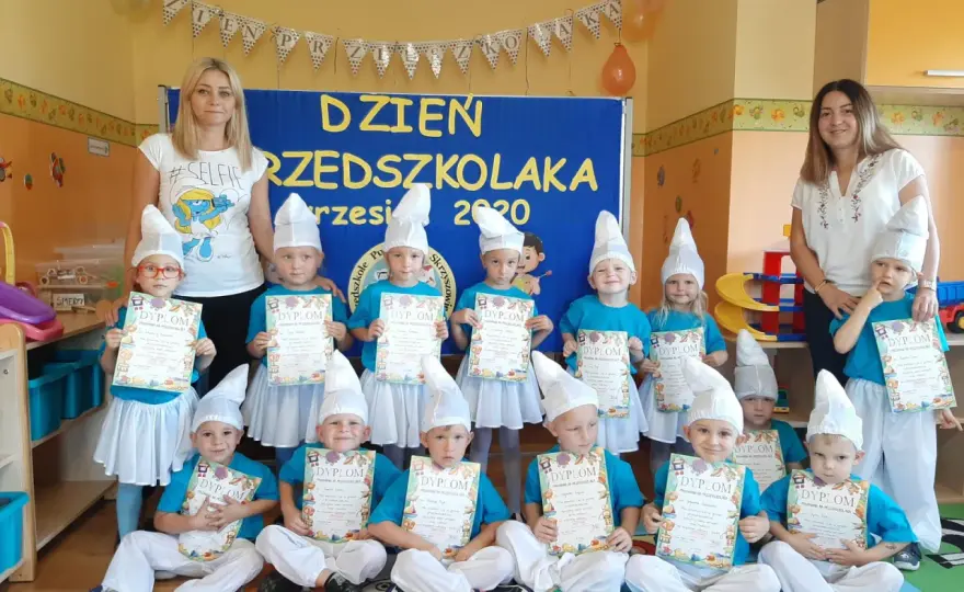 Jak zrobić strój smerfa dla dziecka - proste kroki i materiały