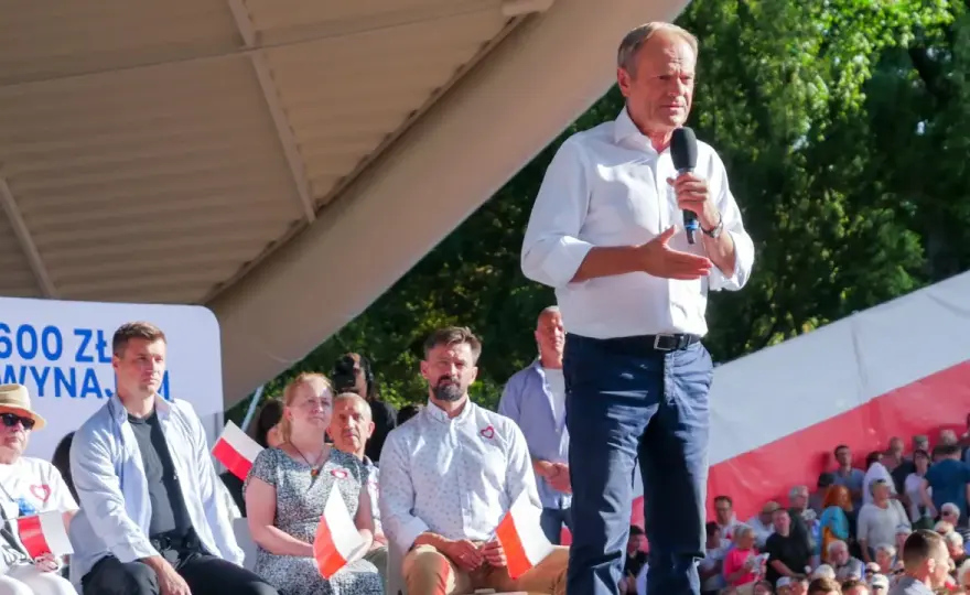 Donald Tusk w Koszalinie: Wizyty, tematy i znaczenie dla regionu