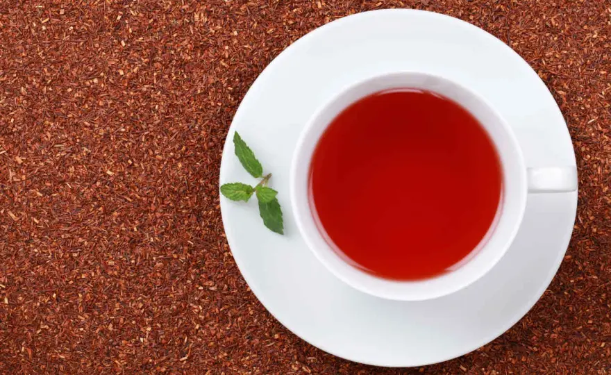Té rojo pu-erh, beneficios reales y cómo tomarlo bien