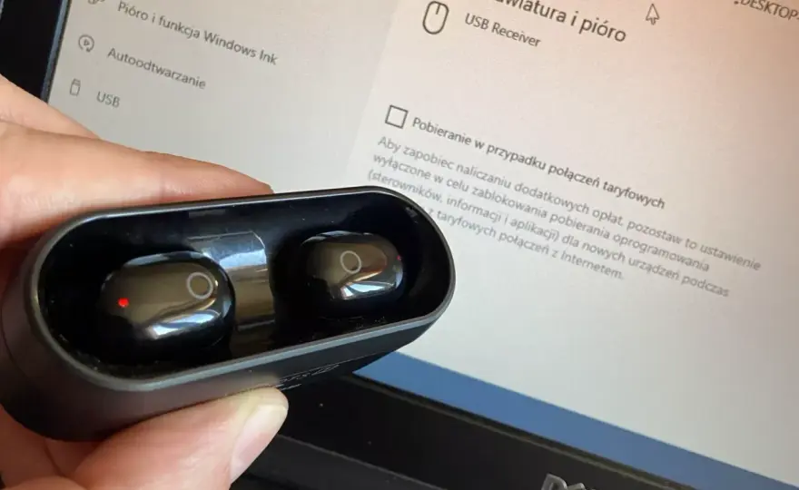 Jak podłączyć słuchawki przewodowe do komputera? Poradnik