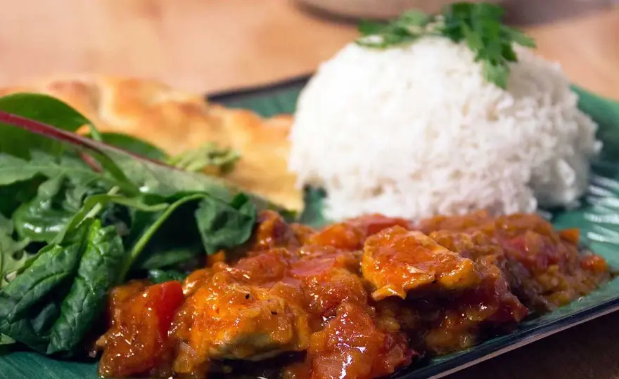 Kycklingkarahi - Så lyckas du med den tomatdrivna grytan hemma