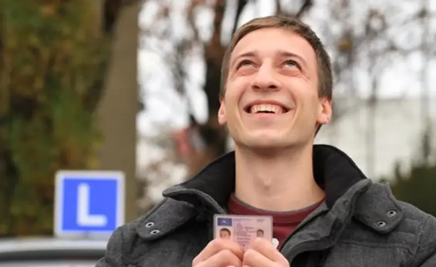 Prawo jazdy do odbioru? Sprawdź status online krok po kroku