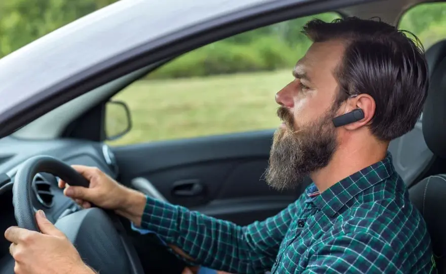 Jak połączyć telefon z autem? Poradnik krok po kroku