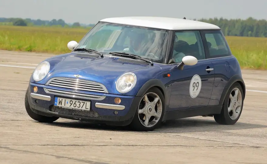 Mini Cooper R50: Ikona czy skarbonka? Przewodnik przed zakupem