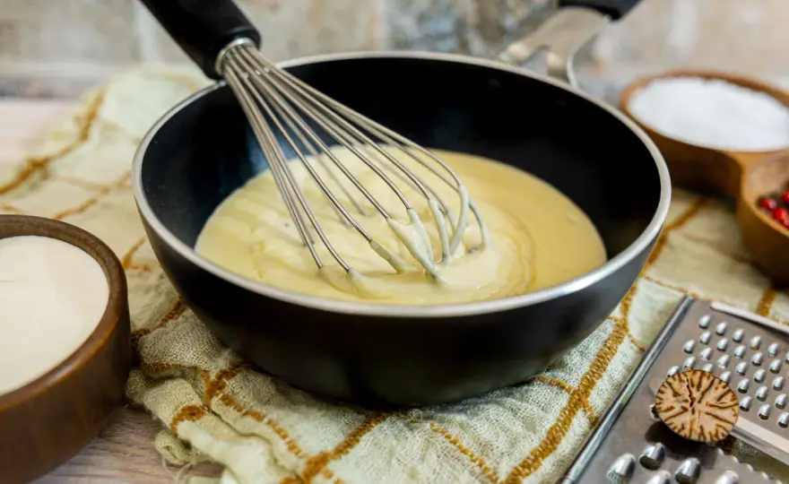 Low Carb Béchamel ohne Mehl - So wird sie perfekt cremig