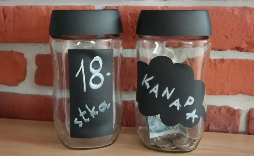 Skarbonka z butelki: DIY krok po kroku. Oszczędzaj i baw się!