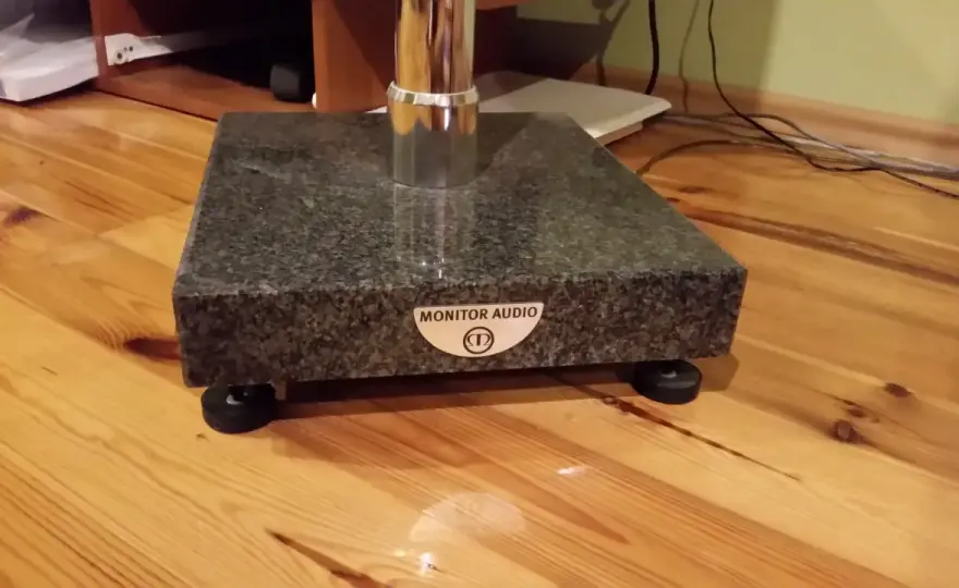 DIY podstawki pod kolumny: Budowa, materiały i poprawa dźwięku