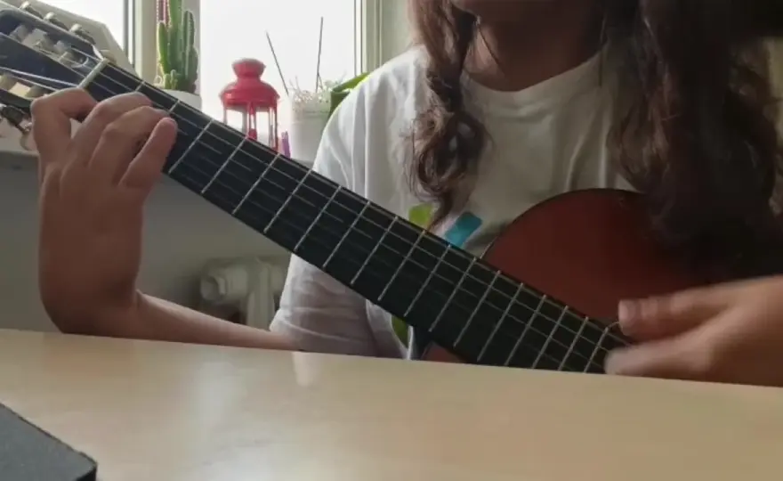 Znane utwory na gitarę klasyczną: Twój przewodnik po arcydziełach