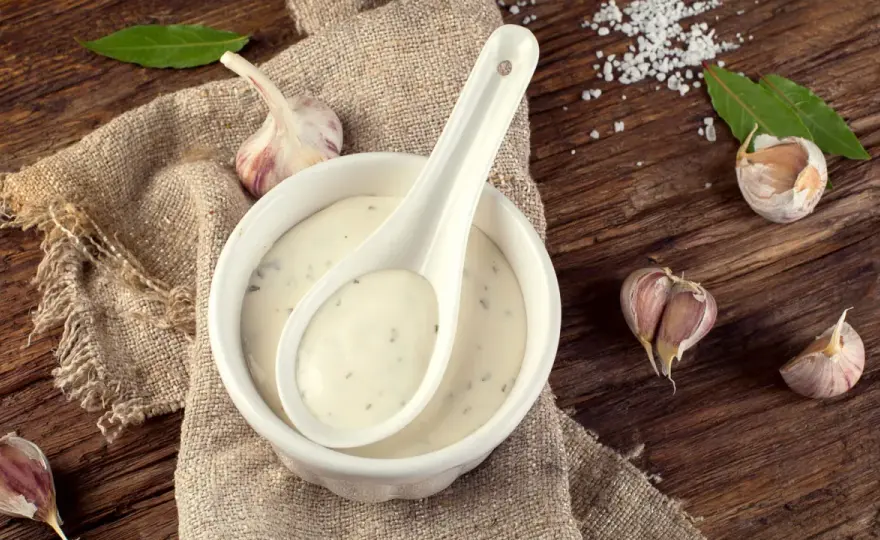 Sauce à l'ail parfaite - Le secret des grillades réussies