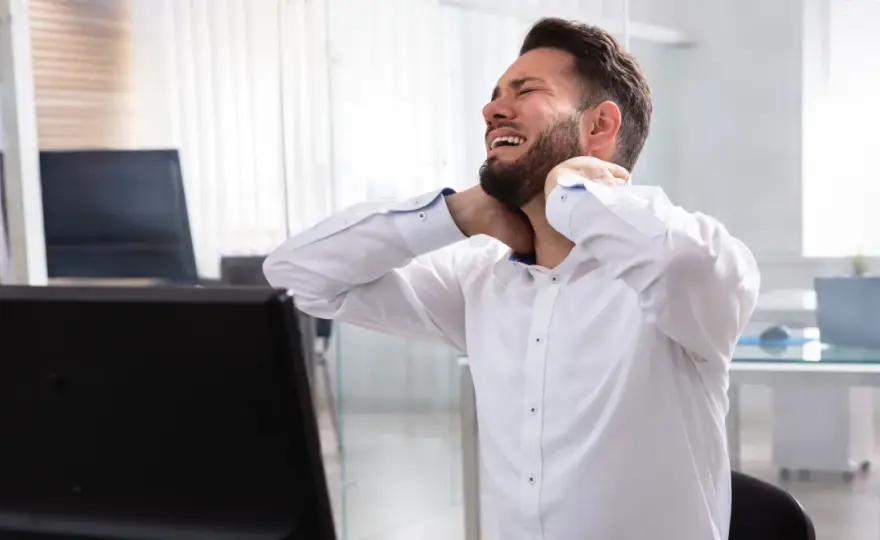 Leki na sztywność karku - co wybrać i kiedy iść do lekarza?
