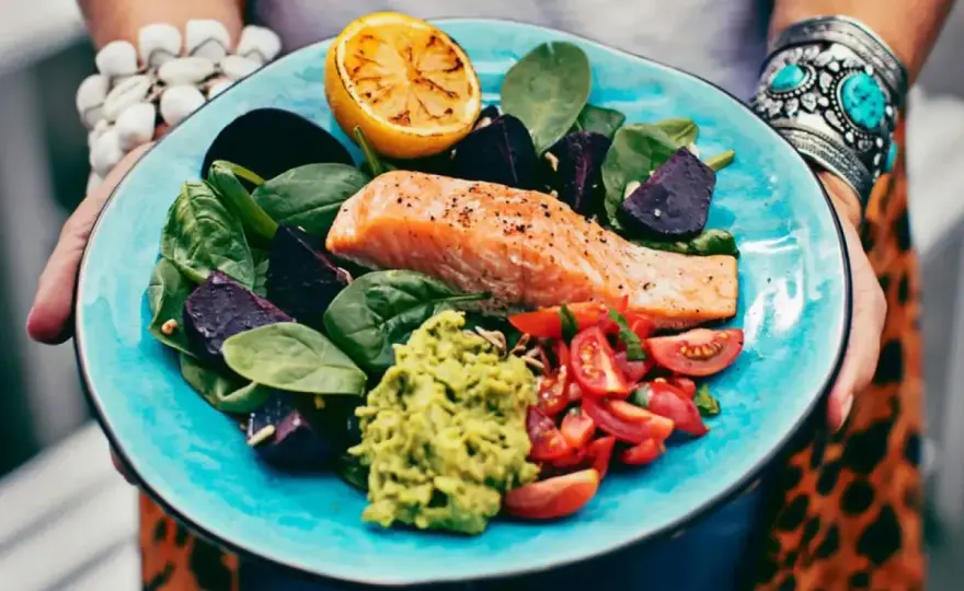 Matig sallad som mättar - så bygger du den rätt